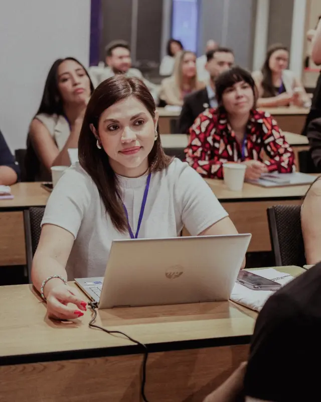 ¿Y si el cambio no viniera de los grandes discursos, sino de pequeñas acciones valientes?
Juventudes que transforman son historias reales de activismo juvenil que lograron cambiar sus contextos locales, nacionales y regionales.

#ForoJuventudes2025 #SantaMarta #ForoJuventudes #Paz #Democracia #Colombia #EULAC